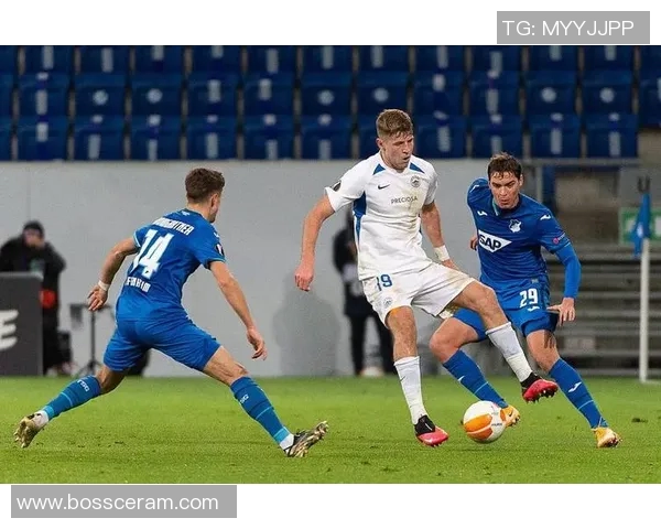 云斯多夫与利贝雷茨的精彩对决揭示足球战术与团队合作的魅力 云斯多夫与利贝雷茨的精彩对决揭示足球战术与团队合作的魅力