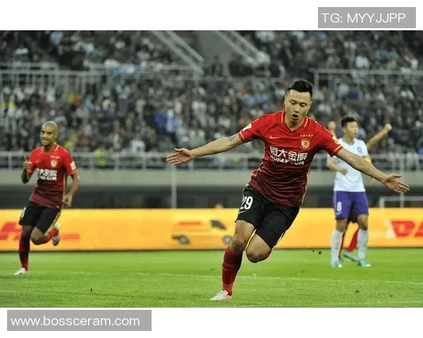 广州恒大与天津泰达下半场精彩对决分析与战术解读